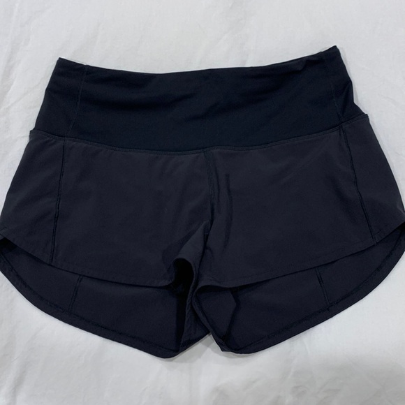 lululemon athletica Pants - Lululemon high rise speed up short 2.5”, size 6.
